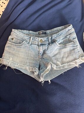 Light Wash Frayed Hem Jean Shorts